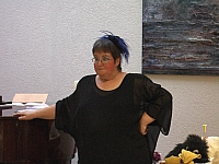 Barbara Metzdorf als Zofe