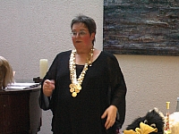 Barbara Metzdorf als Bürgermeister Schneck