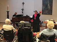 Barbara Metzdorf tanzt Cancan