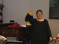 Barbara Metzdorf als Vogelhändler Adam